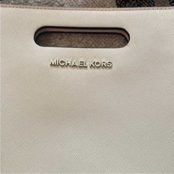 Michael Kors large white clutch with strap and handle - Picture 2 of 12